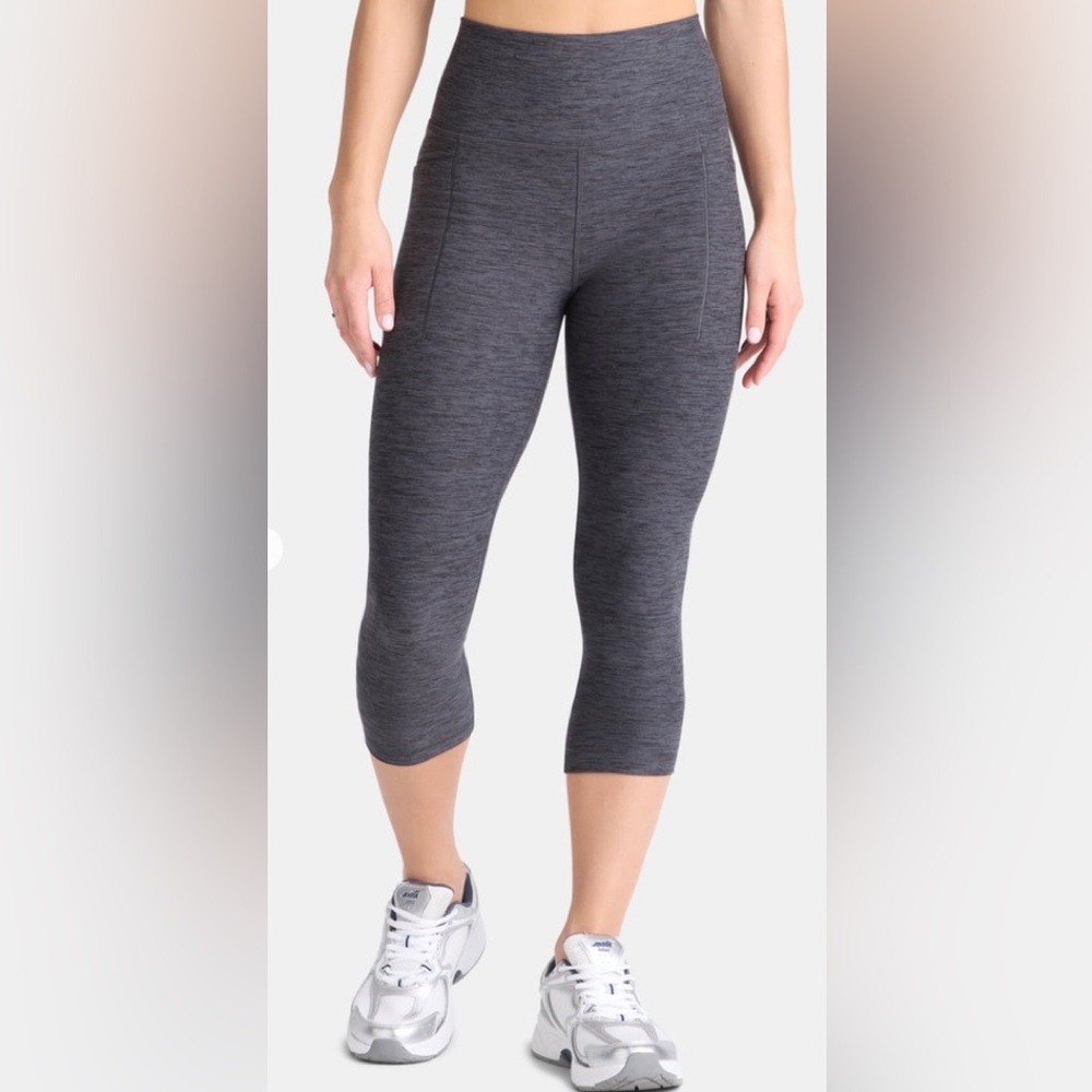 ATHLETIC WORKS Womens Athlesure Capris Size Med 8-10 With Side Pockets Gray New